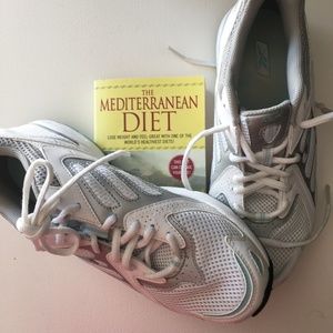 Like New RBK Sneakers Size 7 1/2 white